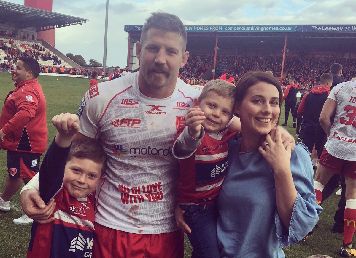 AliceScrutsy's tweet photo. Wowzers another season done &amp; a boat load of grey hairs to go with it! 🤦🏻‍♀️ whatever the league @scrutsy we are SO proud of you and will forever be your biggest fans 💙🙌🏼 (but Super League sounds sooo gurrrd!)Congrats @hullkrofficial &amp; thanks for another fantastic year x https://t.co/mNZW7G1orm