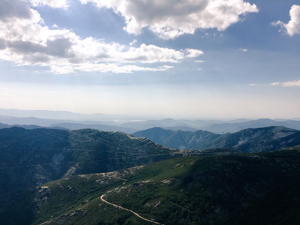 Arteandonos's tweet photo. Los #paisajes #pueblos y #paisajes de esta zona #rayanaconExtremadura dejan sentir una #energiamisterica que sin duda te cargará las pilas. #EspañaMaravillosa #LugaresConEncanto #LugaresdePoder https://t.co/XcyY1kkSTt