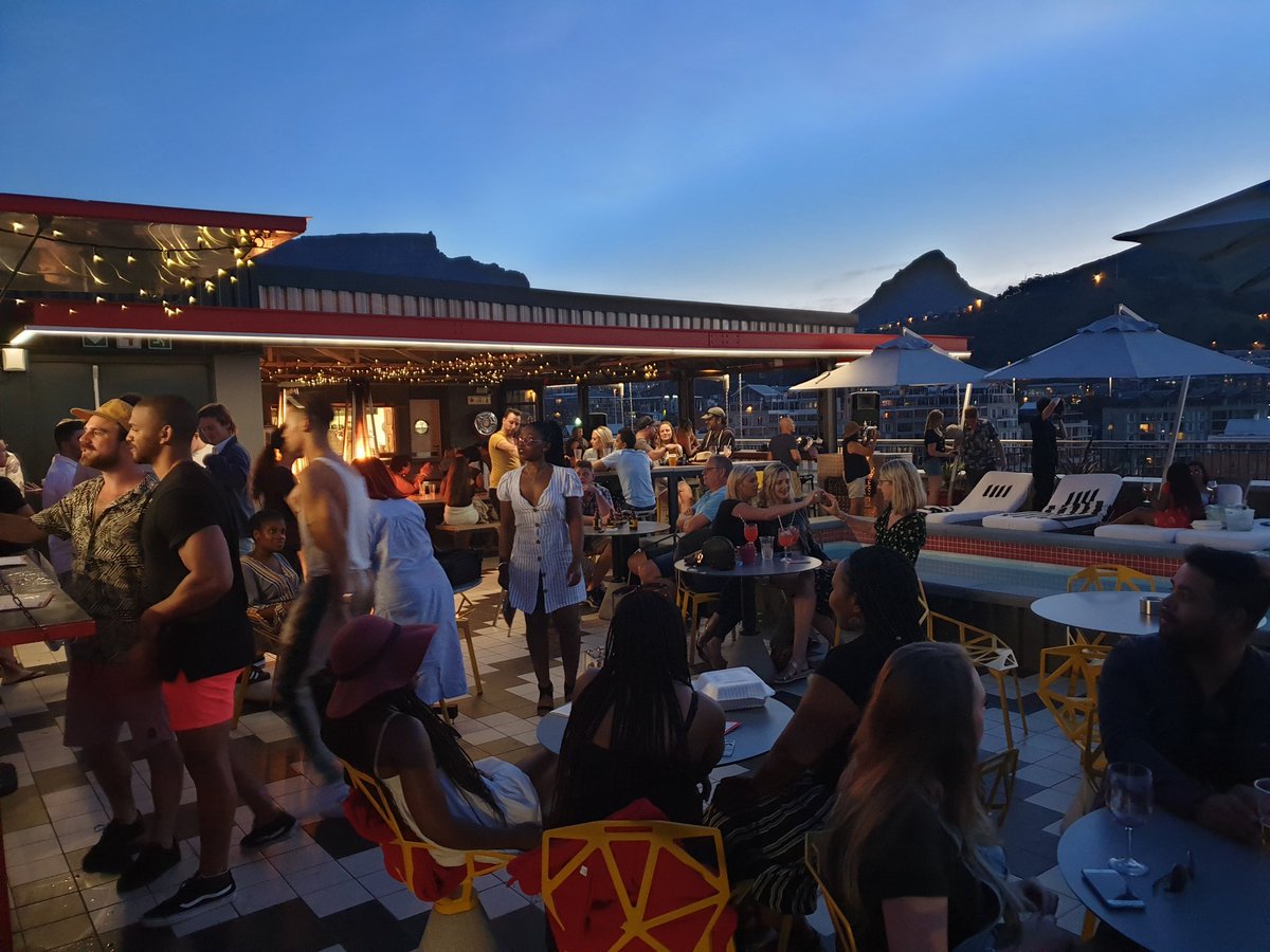 DesignMattersLM's tweet photo. Spring hitting CT at last...Its been a long, wet winter, very welcome after the drought! A perfect day to chill at the RED rooftop! A real #CapeTown #SundaySundowner experience...high above the city. Still amazed what we achieved here https://t.co/k416W49SIO
