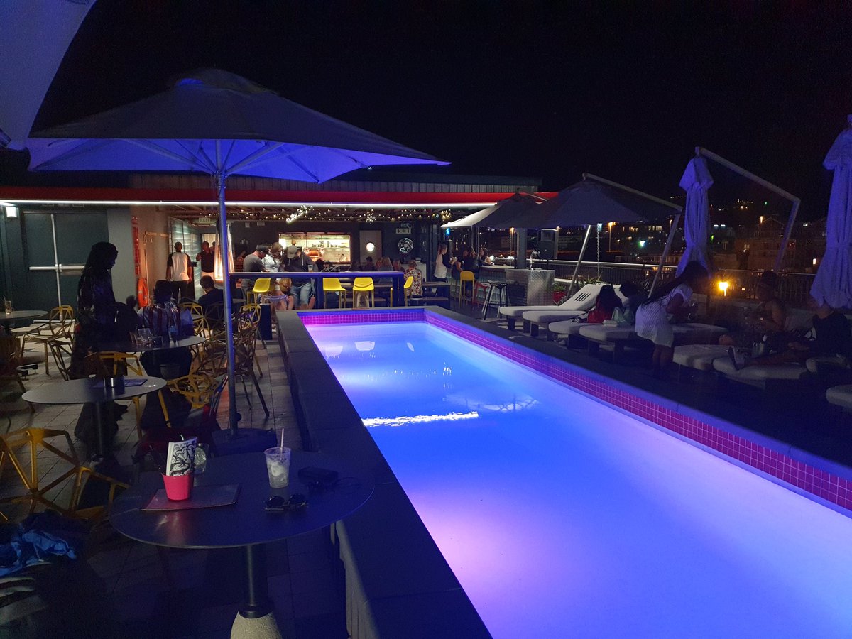 DesignMattersLM's tweet photo. Spring hitting CT at last...Its been a long, wet winter, very welcome after the drought! A perfect day to chill at the RED rooftop! A real #CapeTown #SundaySundowner experience...high above the city. Still amazed what we achieved here https://t.co/k416W49SIO