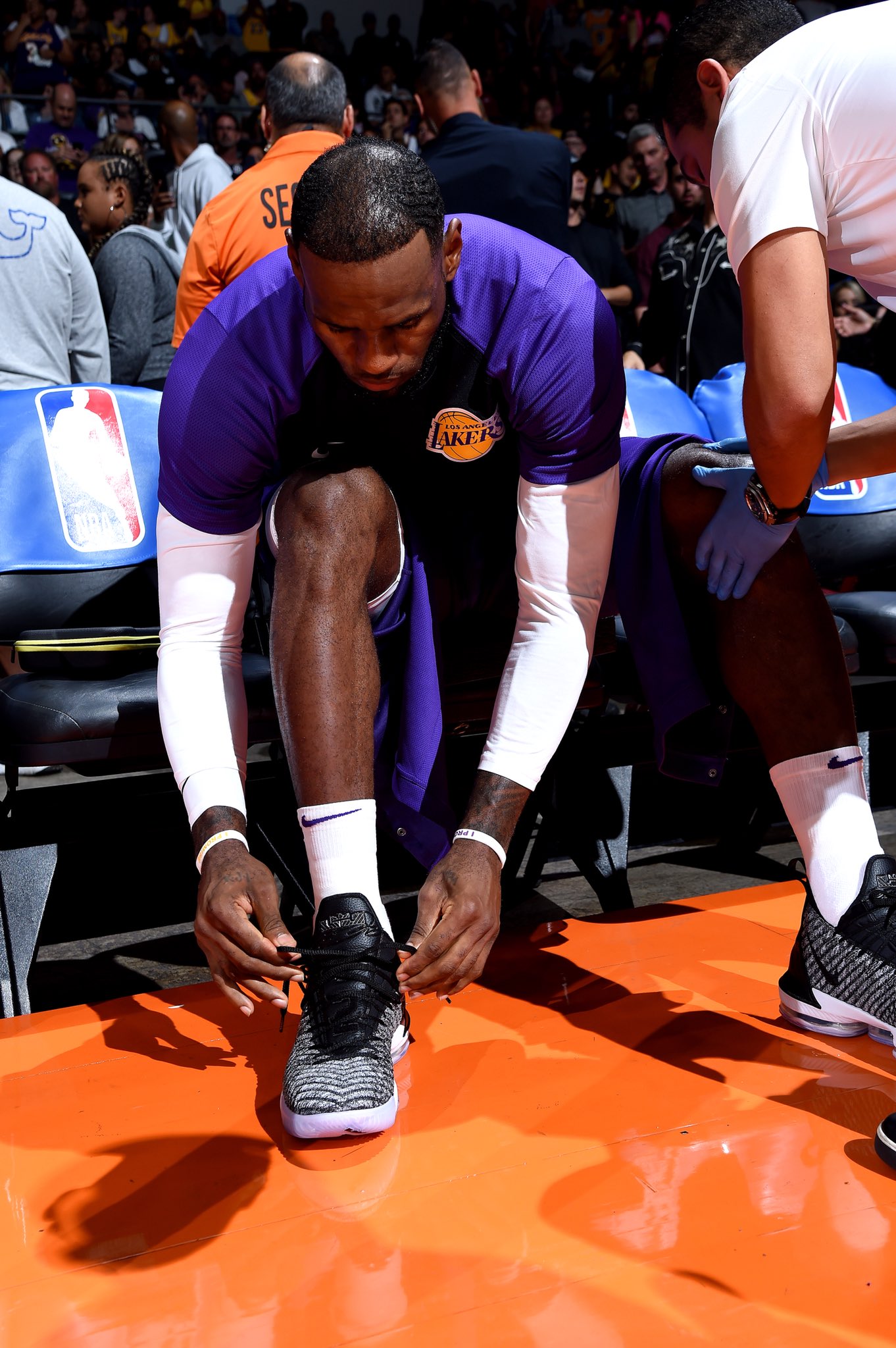 B R Kicks on X KingJames in the Nike LeBron 16 Oreo for his Lakers preseason debut https t 0gBZ9KFwdO X