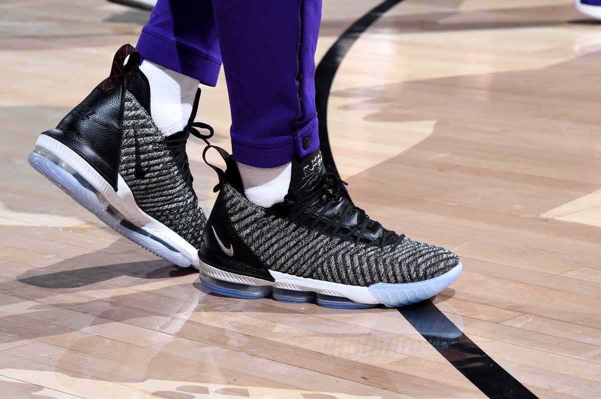 lbj 16 oreo