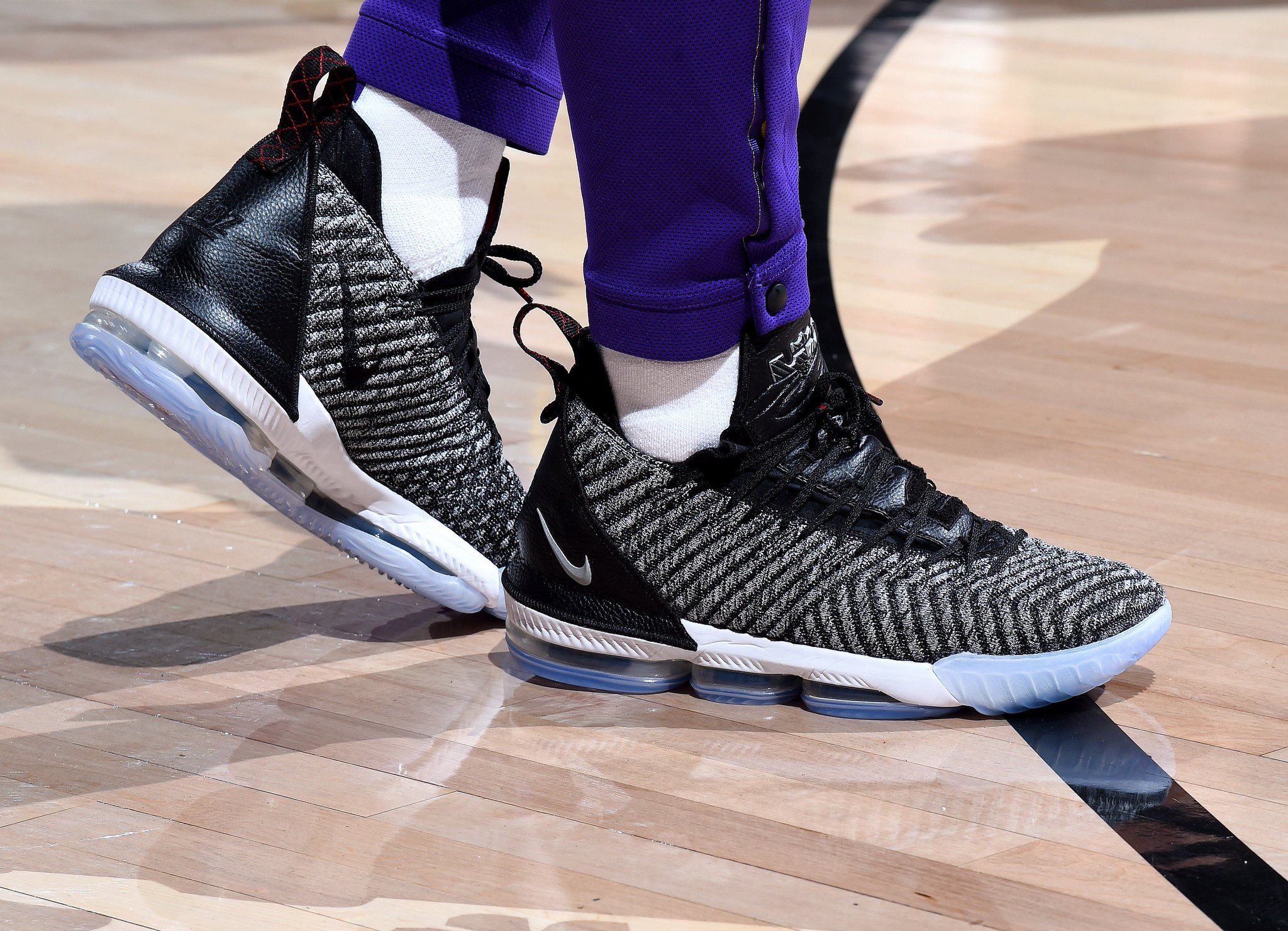 Nick DePaula on X LeBron James debuts with the Lakers in the new Nike LeBron 16. Features BBZ on the heel to honor his kids. https t 38W2wd3xq4 X