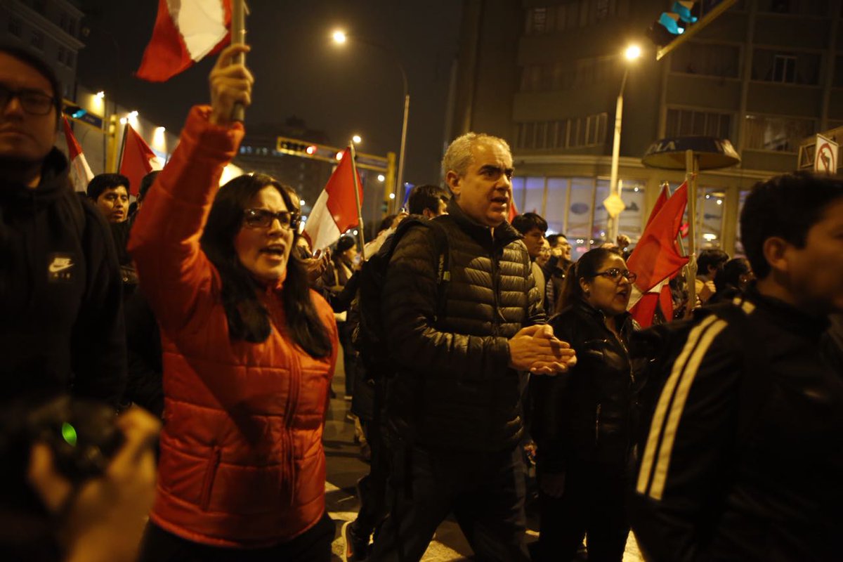 RuthAcevedoPERU's tweet photo. #ManuelVelarde: “Yo he ido a las marchas como toda la gente indignada por los actos de corrupción, las calles son el espacio de expresión del pueblo”. https://t.co/4L4esf1fe6