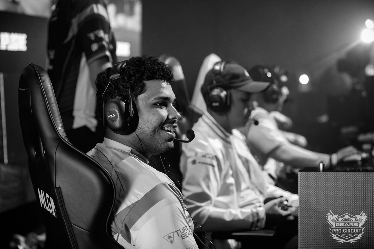 GearsEsports's tweet photo. ONE MORE MAP!

@OpTicGaming goes up 1-0 against @GhostGaming in the #GearsSanDiego Grand Final. 

Map 2 is LIVE NOW on https://t.co/vv7mQxJMql https://t.co/u8EO6HyCT4