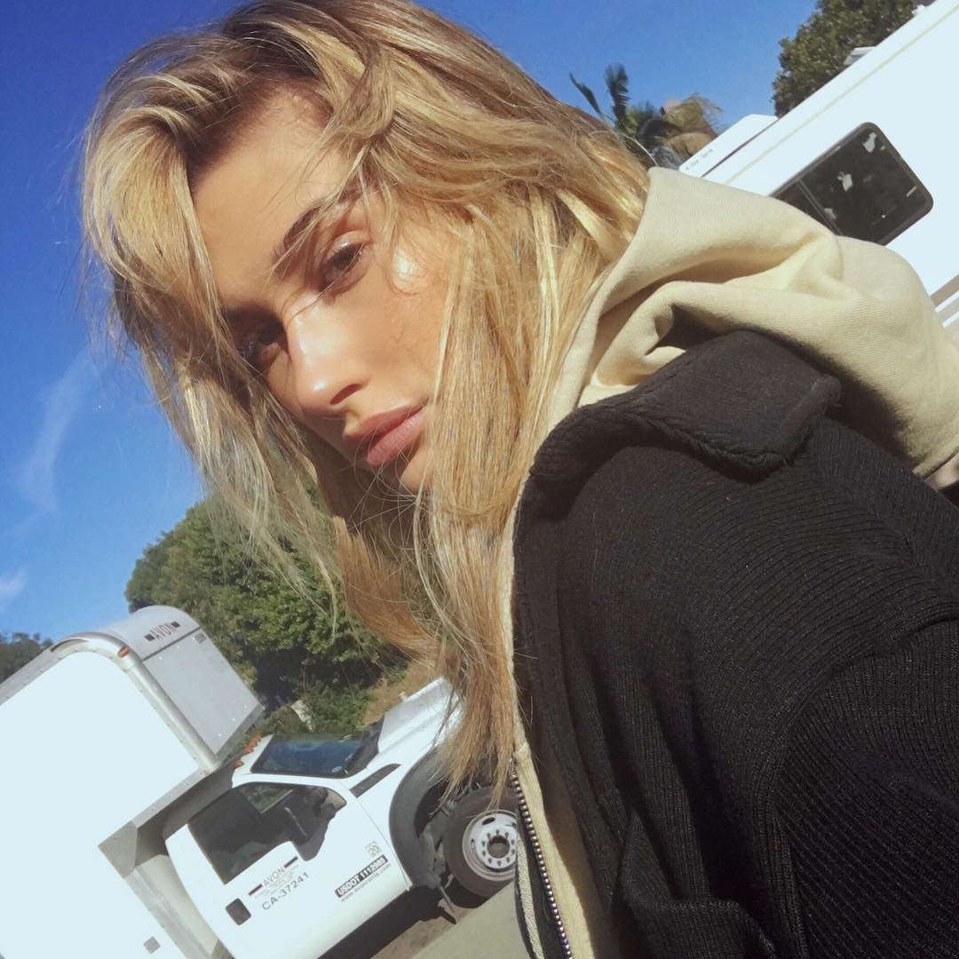 hailsmyqueen's tweet photo. bitch she can literally pull off any hair color https://t.co/2BnJ5H8KkF