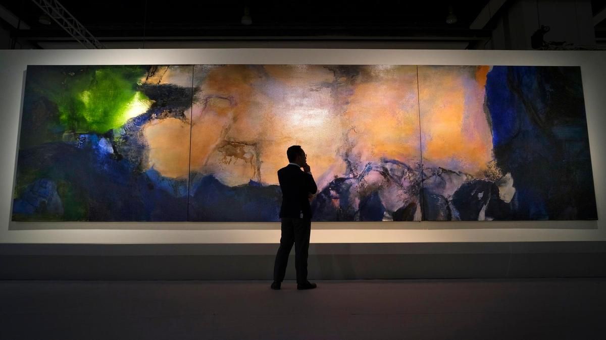 A 10 metre triptych by Zao Wou-Ki — one of the 20th century's most prominent Chinese painters — fetched $65 million at auction Sunday @Sothebys Hong Kong. A world auction record for the artist! 
#ChineseContemporaryArt #News #Auction #ZaoWouKi
