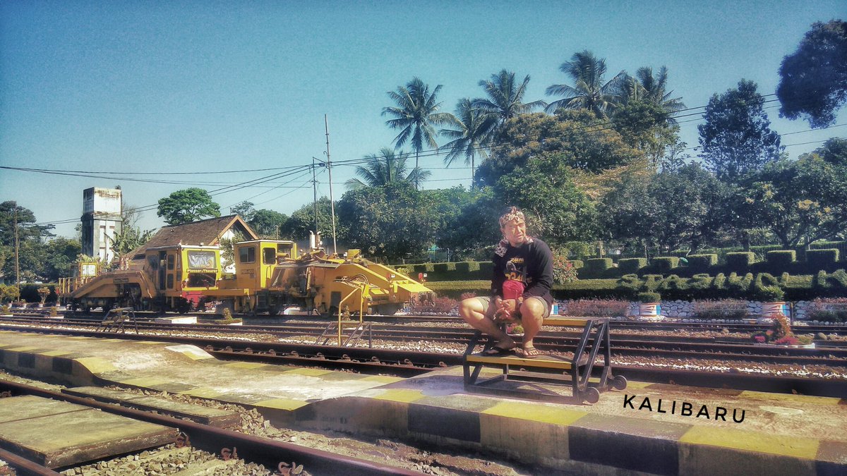 pulang adalah tujuan utama ketika bepergian.
keselamatan adalah prioritas