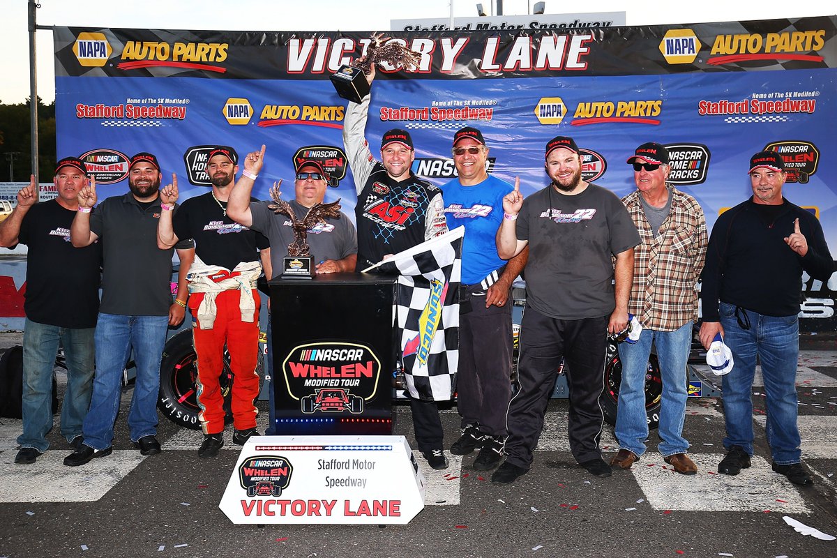 NASCARRegional's tweet image. #NWMT Kyle Bonsignore celebrates his #NAPAFallFinal victory with his team at @StaffordSpeedwy.