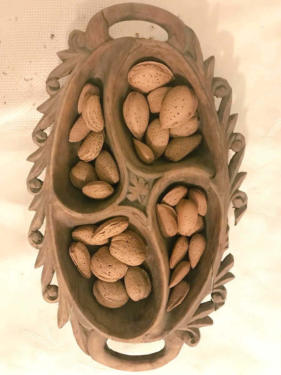 mariajodem's tweet image. Para empezar la semana con energía. #almendras nos las #comemos o nos las #bebemos. No solo los ácidos grasos insaturados son los responsables de su alto valor nutricional. Comerlas con el tegumento nos aporta #flavonoides #proantocianidinas que son los #antioxidantes más 💪💪💪