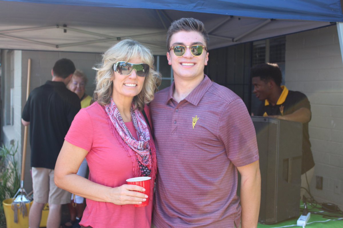 First rule of tailgates: the more the merrier #ParentsWeekend