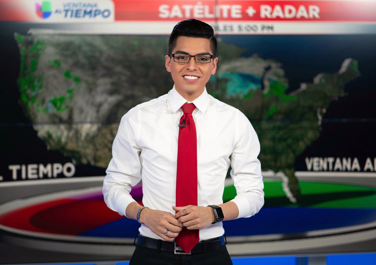 gabrieltorrestv's tweet photo. Me extrañaban? 👻 Ya estoy de regreso a mis redes sociales 📲 y lo más importante, mañana regreso a informarles desde mi #VentanaAlTiempo solo por #Univision 🙋🏻‍♂️ #ChicoHashtag 🌤 https://t.co/AoAYX9PUcE