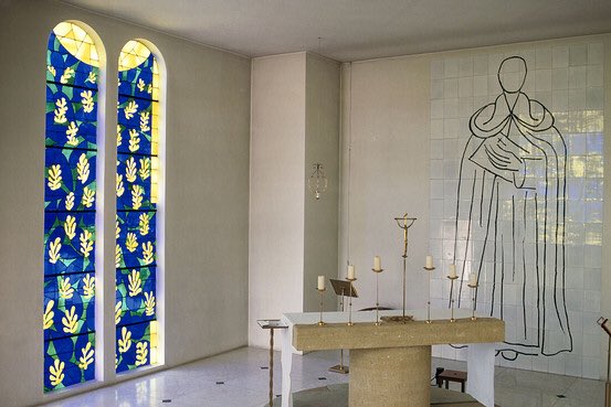 𝖸𝗈 𝖮𝗄𝖺𝖽𝖺 در توییتر アーティストが手がけた教会シリーズ アンリ マティス作の南フランス ヴァンスのロザリオ礼拝堂 Chapelle Du Rosaire De Vence ステンドグラスが時間帯によって異なる反射を白い空間に与え とても美しい のっぺらぼうの聖ドミニク像も