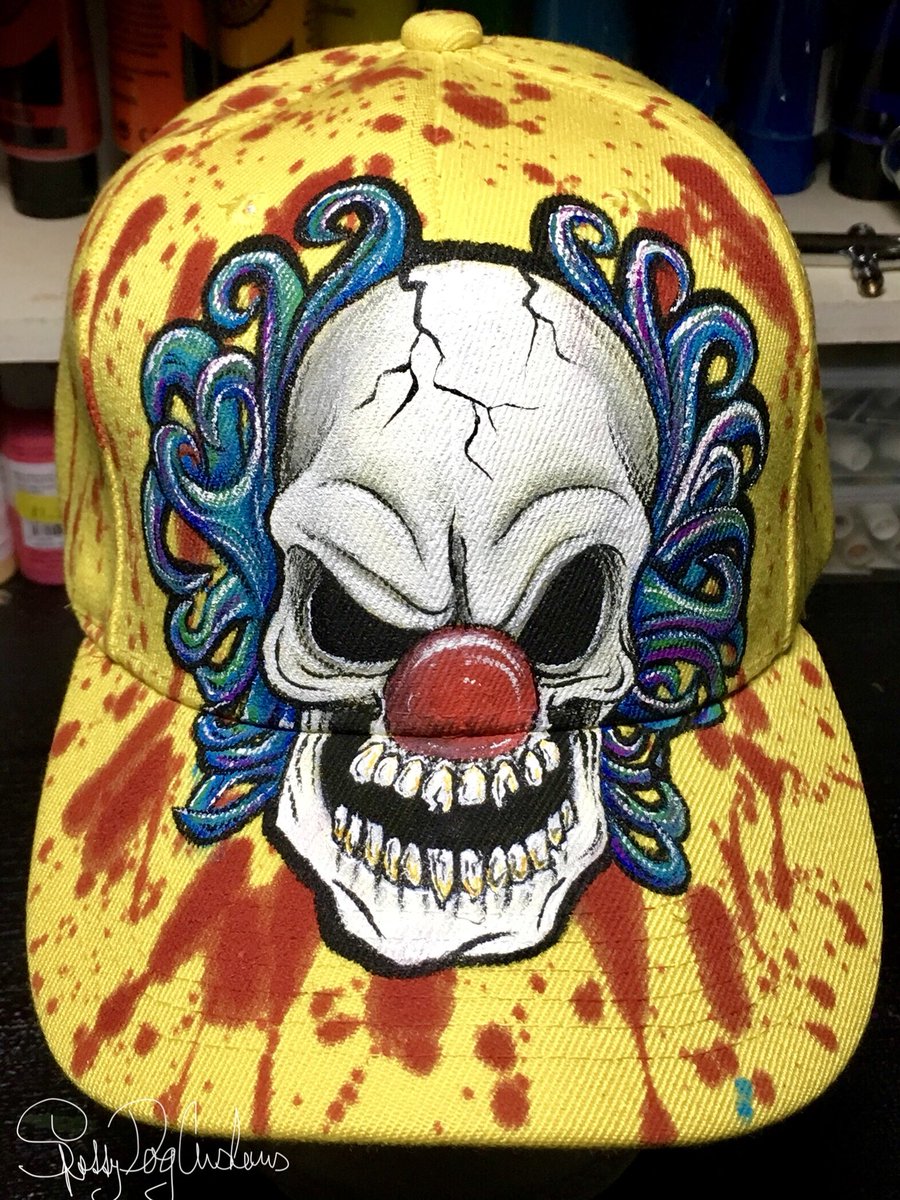 talentedwitches's tweet photo. I just finished this creepy clown skull. The most fun part was the blood splashing 😂💕💀🤘🏻
#customisedcaps #skullcaps #clownskull #bloodsplash #loveanythingskull https://t.co/SpmS3uBMG7