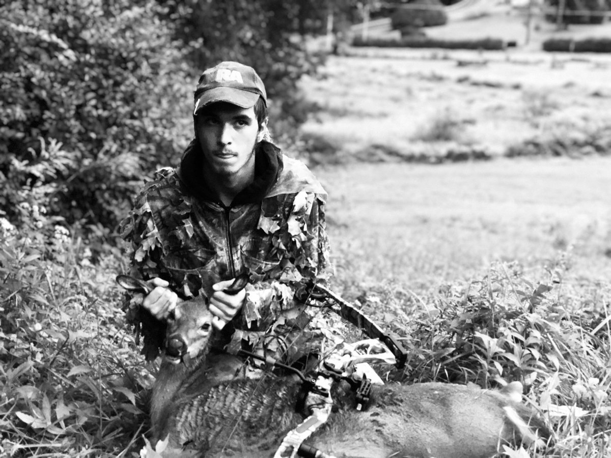 Crazyassrednec3's tweet photo. #bowhuting #pse #whitetailchaser https://t.co/a0WQa3qdbv