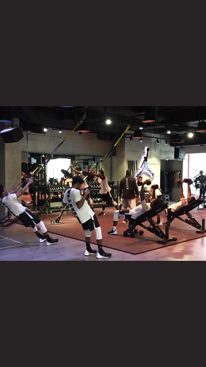 ErinwoodMartin's tweet photo. #MenAtWork @FHCBasketball @OntarioSBA #JordanTraining #Crusaders #TimeIsNow @JalenMenzies @_COOLIIN @MixedMamba21 #MenziesElite https://t.co/9whHIEQOd2