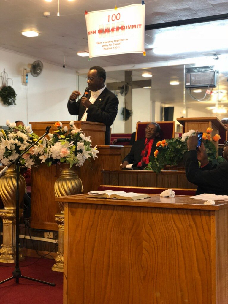 DrWillieWilson's tweet photo. Arriving to help One Way M.B. Church kick off its "Men In Black Summit". Men standing together in unity and reclaiming their rightful place as heads of their community. Great work, men of #Chicago! GET INVOLVED! #BackInStride #MenInBlackSummit #WontStop #williewilson https://t.co/4tQHz9oeVJ