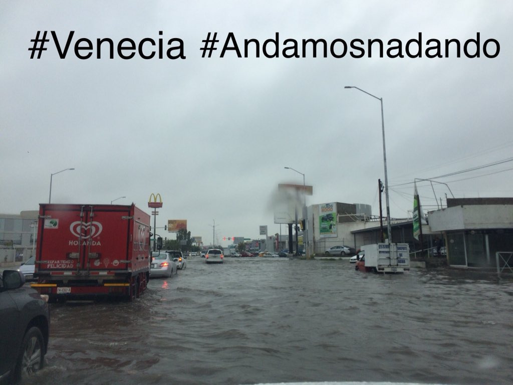 lalofave's tweet photo. Pero ni la lluvia tiene que deternos para disfrutar de correr...!!! #yoelegicorrer #tengoalasenlospies #correbajolalluvia #correconelcorazon #andamosnadando #13vas.DAolimpiadascdmx https://t.co/pCWViksyXR