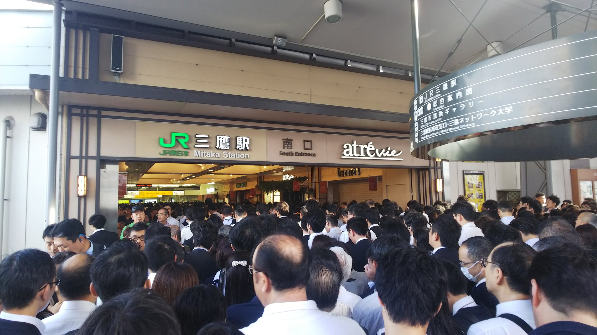 画像 日常 三鷹駅 ホーム入場規制中で大混雑 平成30年台風24号の影響 18 10 01 T Co Nmwmpz74s3 まとめダネ 画像 日常 三鷹駅 ホーム入場規制中で大混雑 平成30年台風24号の影響 18 10 01 T Co Nmwmpz74s3 まとめダネ