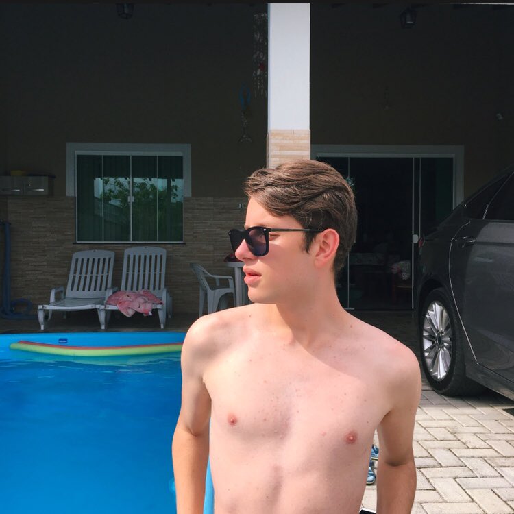 vhs_mateus's tweet photo. af eu sou muito branca https://t.co/ycxlLsOePD