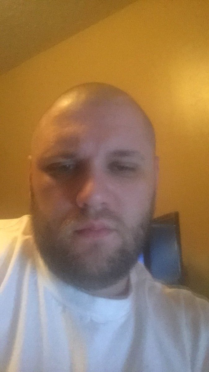 TheTwoGun's tweet photo. Lookin good with a fresh hair cut #TG #tightfade #iammyownbarber #clean https://t.co/xbk5HBfsbz