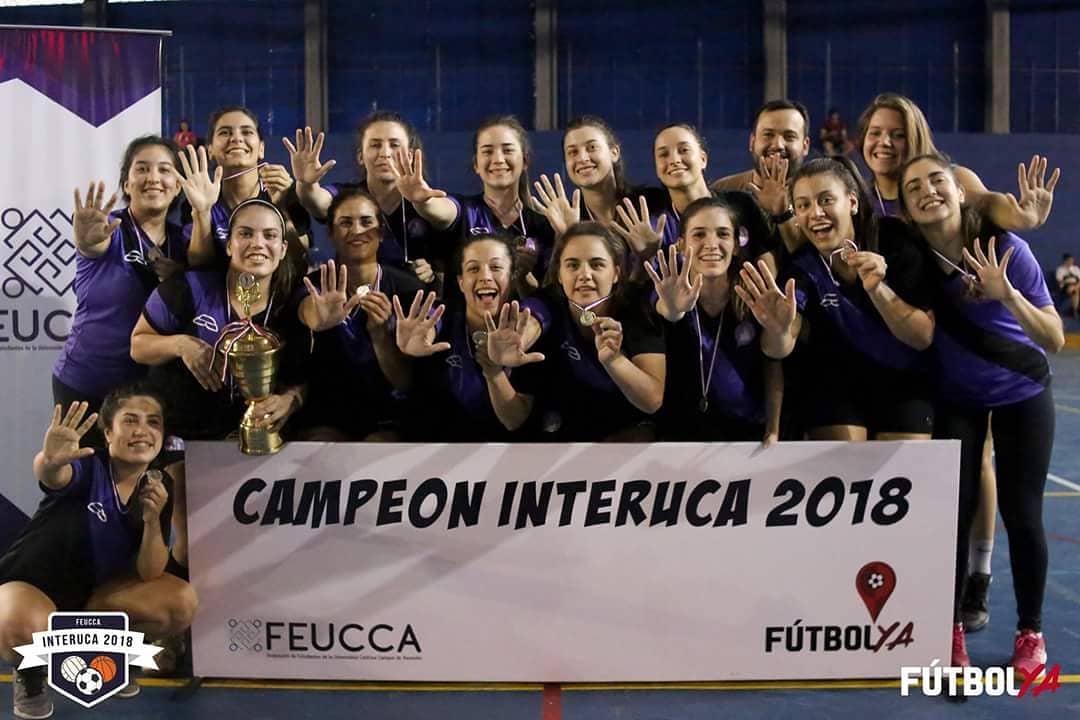 feuccapy's tweet photo. 🏆🎖️🤾♀️ OTRA PARA CONTABLES | Las chicas de Contables también levantaron la copa en Handball Femenino ante Medicina.
#interuca #feucca #handball https://t.co/OS9RayKSVe