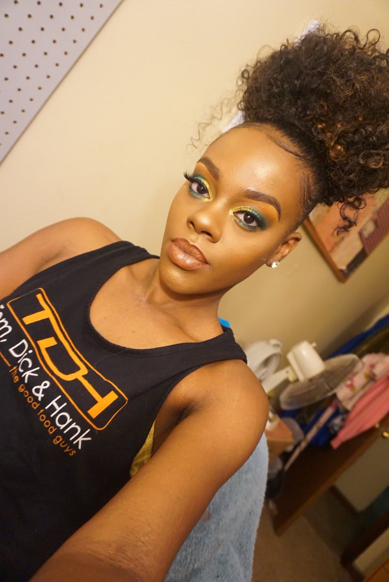 deezhane's tweet photo. My makeup was so cute yesterday. #NOFILTER #BEATHUNTY https://t.co/e7p2w216iK