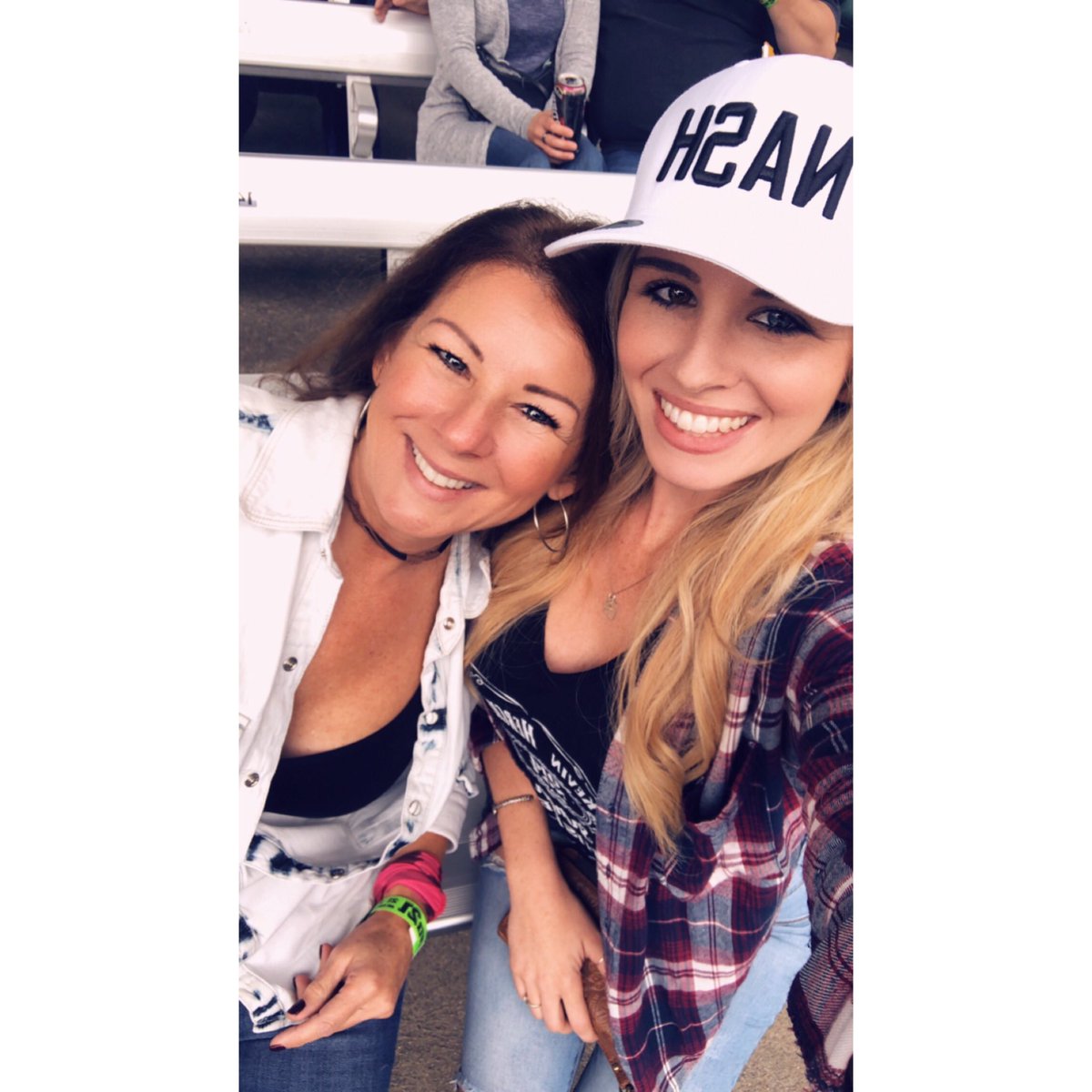 1Blue_1Brown's tweet photo. Take me back to last week’s #localcountryfest with @TimmyBrownMusic and @backrhodesband 🖤 https://t.co/qv1goenY4z