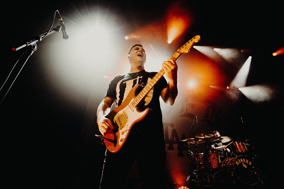 xpeesx's tweet photo. The Amity Affliction. Eindhoven, Netherlands. https://t.co/09nQEj4j1g