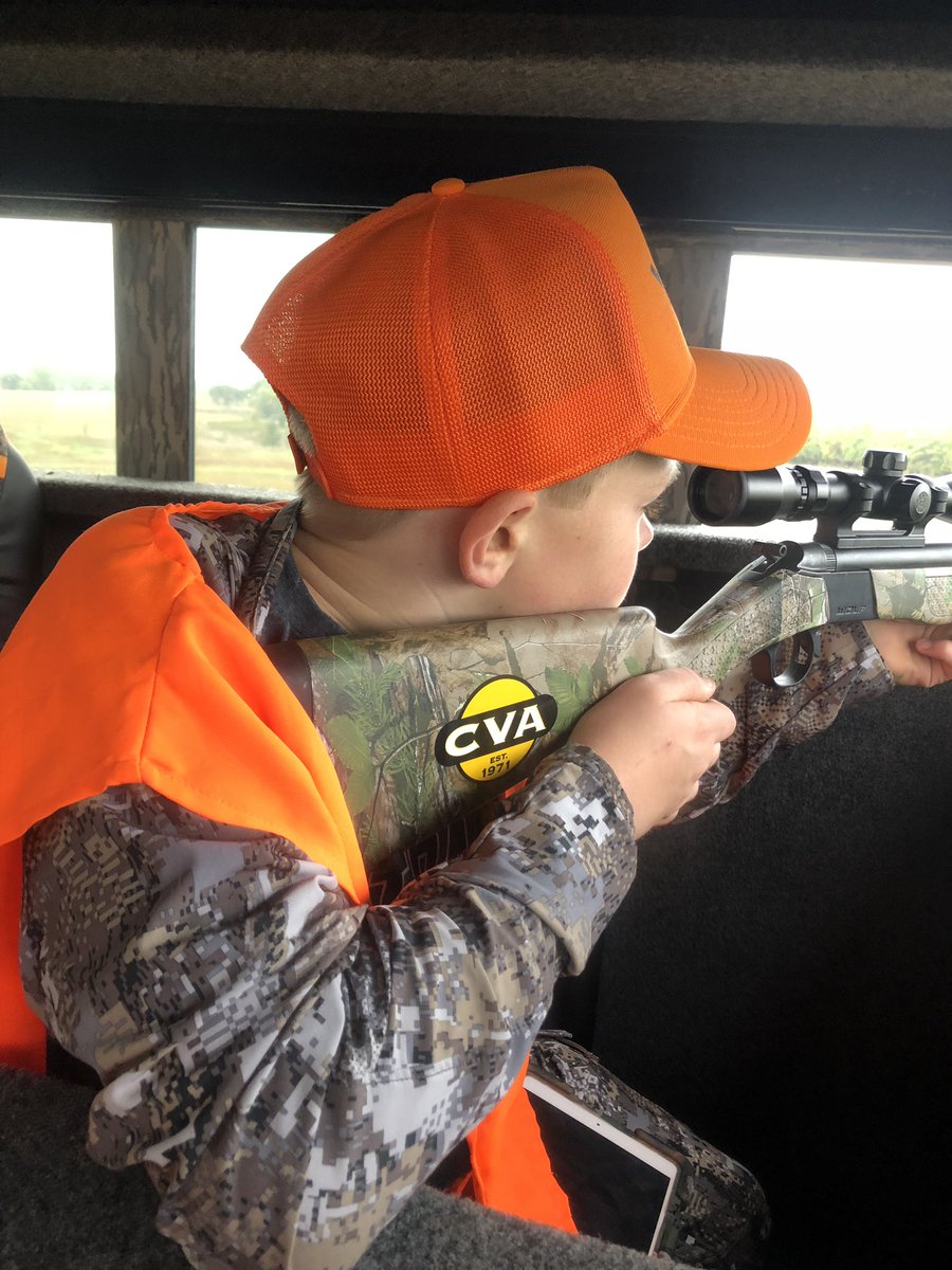 BEOUTDOORScom's tweet image. Blind time with the boy #youthhunt #youthhunter #muzzleloaderseason #lastnight #kansasbucks #sitkagear #cva #cvawolf #itsjustabettergun @SitkaGear @CVAMuzzleloader