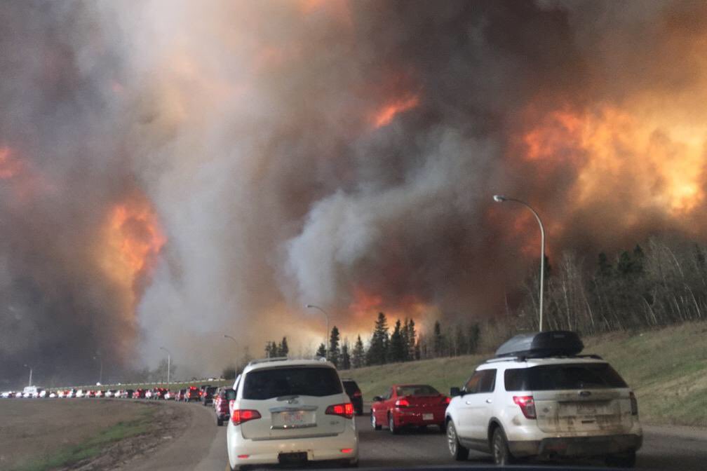 ForestFiresGone's tweet photo. 2016 - Fort McMurray Wildfire https://t.co/3LYHmWI40v