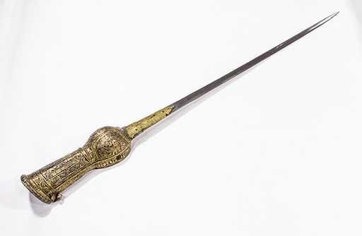 walrusweaponry's tweet photo. The original X-men Wolverine, when fighting off the Mughal Empire the Marathas used Patas. These were gauntlets with swords mounted on them. Not a fist bump I’d want to engage in.... #HIS125005F18 #armed2theteeth https://t.co/lHYhTMJTSw