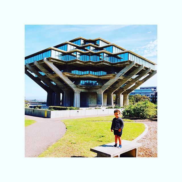 APOLOGIEparis's tweet photo. Today was a good day !!! Baby -Archi and Friends ... @aaliysonvevo @law_t_rev ... San Diego new barrio @fabricepolicella  Architect : #williampereira #brutalism ✌🏼1970 https://t.co/h0GeRwvA2W