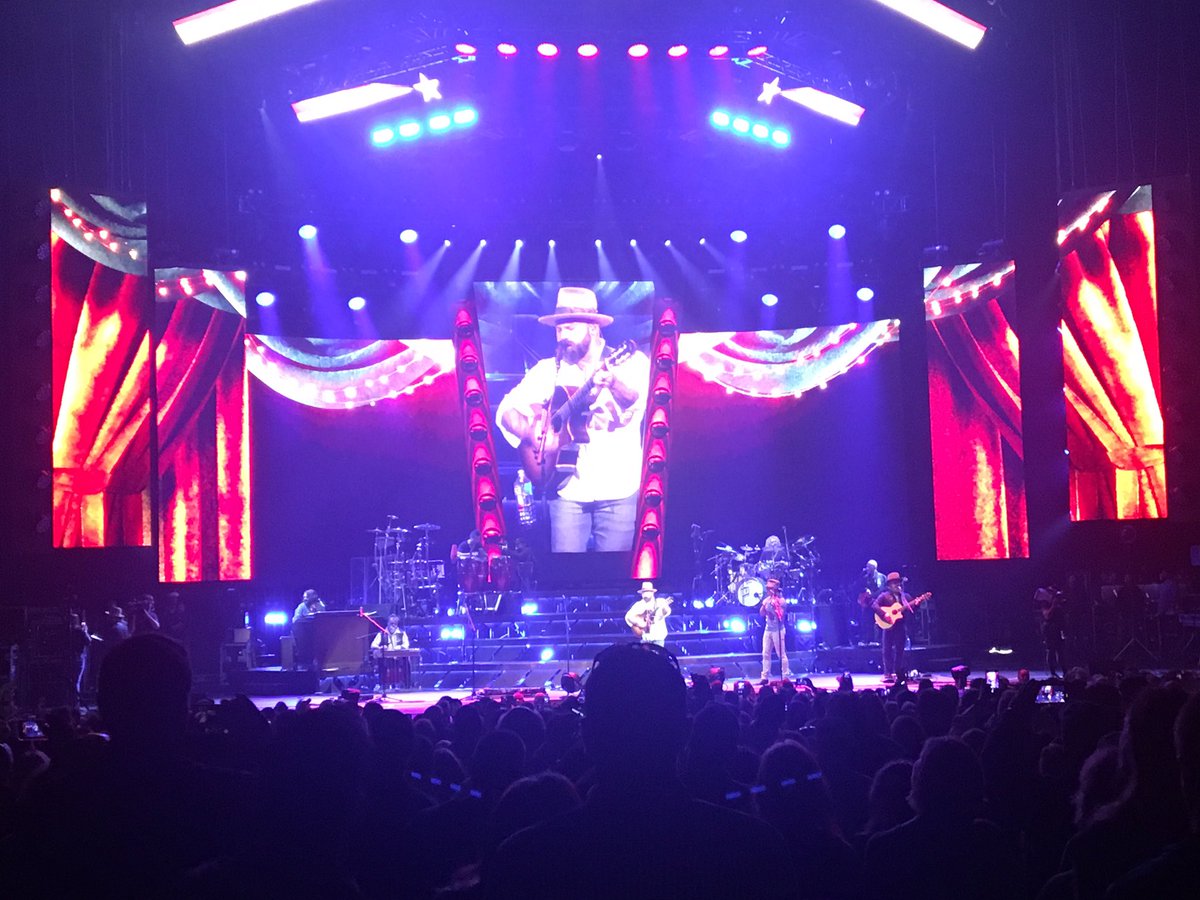 CFriedMusic's tweet photo. I can check @zacbrownband off my bucket list of shows to attend. Great set and definitely worth the wait. I also got to listen to a new artist to me @carolinejones, great singer. https://t.co/om20nLefN2