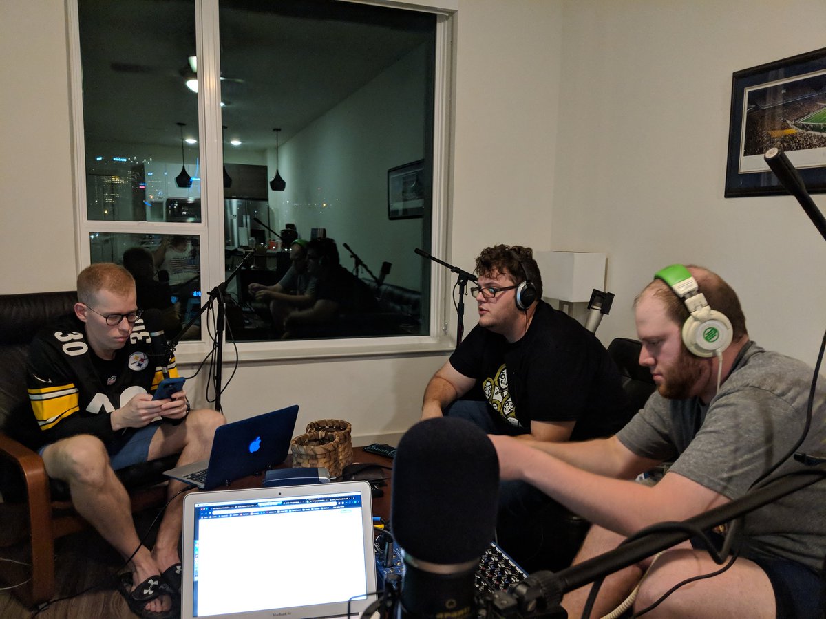 fullofpitt's tweet photo. Back at #StevesPlace with a new setup! No #SinkAcoustics this episode tho... https://t.co/rShOABRrKK