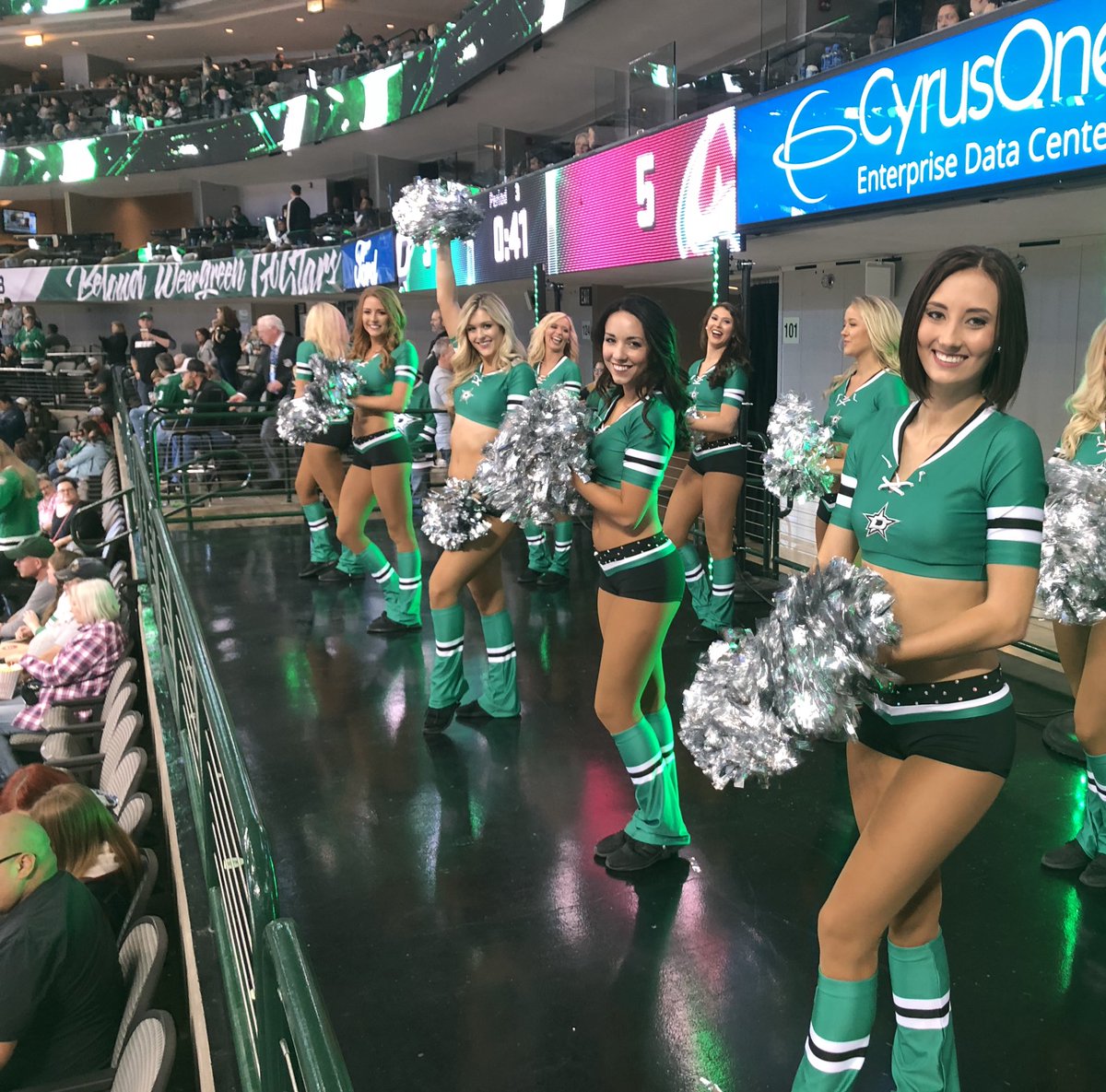 StarsIceGirls's tweet photo. Stars score = we cheer! #DSIG #NHL #Hockey #Goal https://t.co/eH3If9877H