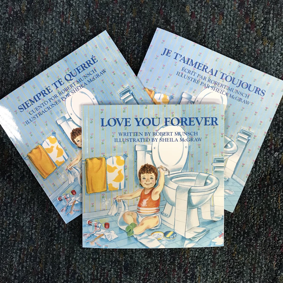 ToyStoreTopeka's tweet photo. Love translates to any language! ❤️ Happy #InternationalTranslationDay from your #TopekaToyologists!

#LoveYouForever #RobertMunsch #ForeignLanguage #TopekaKansas #TopCity 

@FireflyBooks https://t.co/1z3TCxXKJu