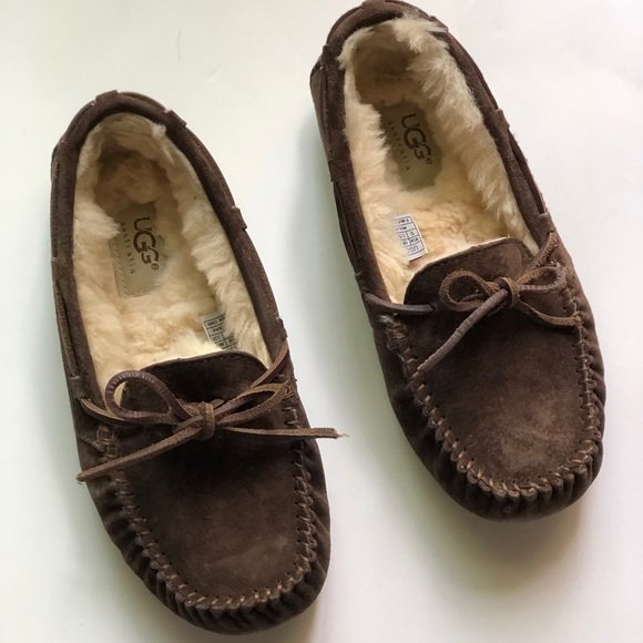 QuantumThrifter's tweet photo. So good I had to share! Check out all the items I'm loving on @Poshmarkapp from @DAMARISDUB #poshmark #fashion #style #shopmycloset #jcrew #ugg: https://t.co/9n7y8XqaeD https://t.co/x3Mt0GGf30