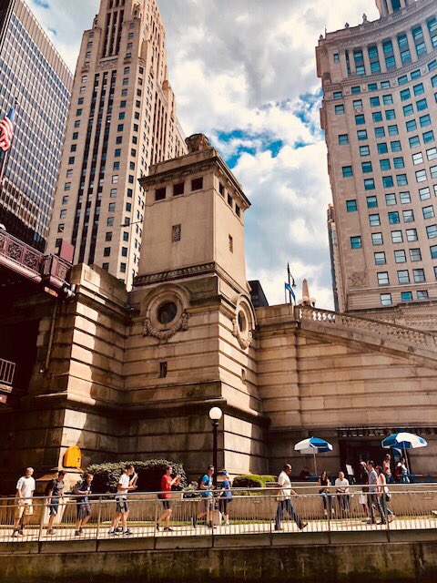 TheChiEye's tweet image. Here are some photos from @mcmiklosz’ takeover this week! She’s a @wendellaboats tour guide that knows all the city’s architectural secrets. Go give it a look on our Instagram. #thechieye