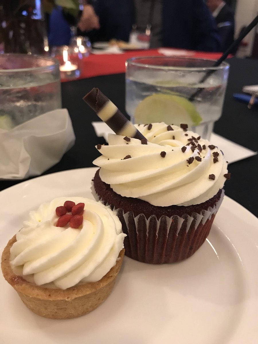 ITSM_Chantell's tweet photo. Conf life is hard! #cocktailsandcupcakes @PeopleCert #SMFUSION18 #ITSMAcademy https://t.co/n58NEIUnbf