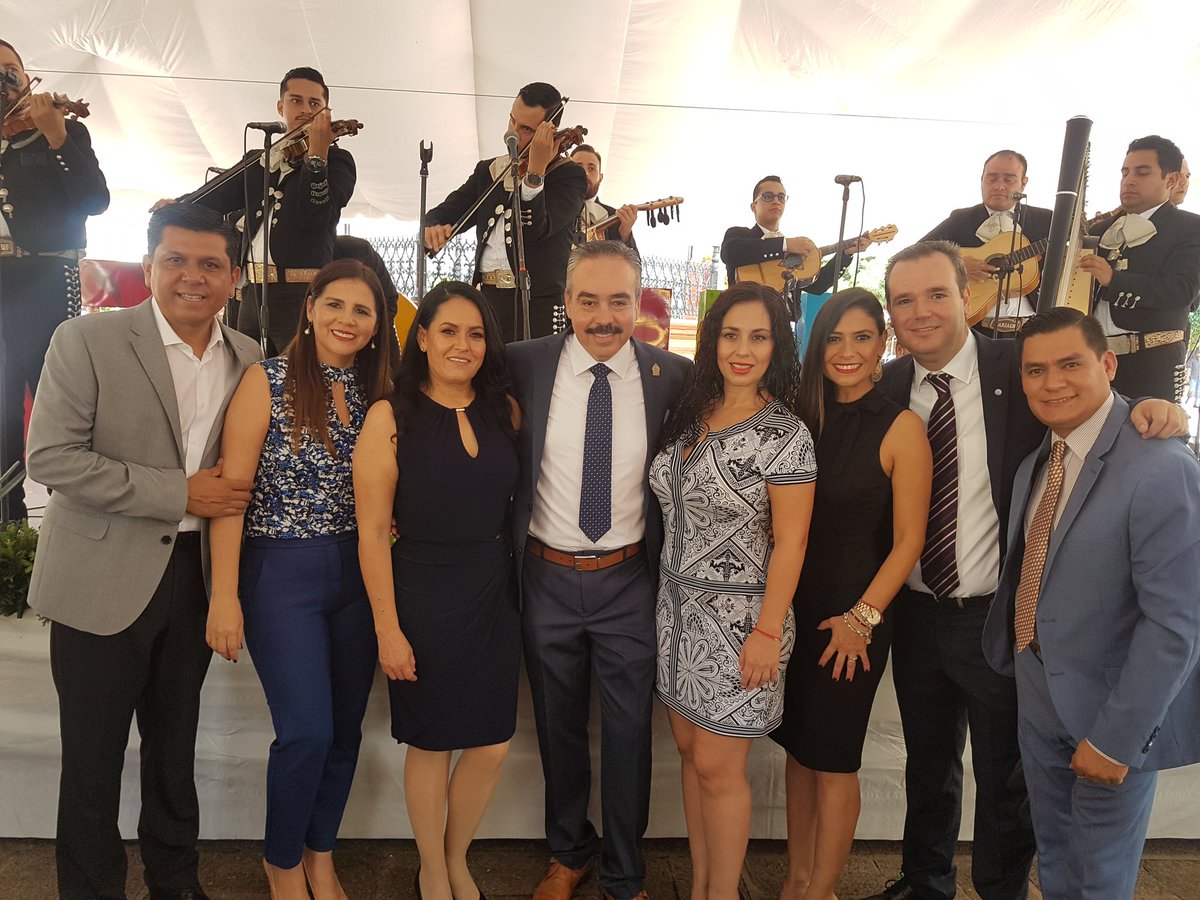 gustavomaciasz's tweet photo. Muchas felicidades #PonchoMagallanes hoy rindió protesta como alcalde de mi bello #Tequila !! El mayor de los éxitos en tu gestión!! En lo que pueda estaremos apoyando 👏👏
@MiguelAngelME_ @ManuelGodnez3 @Miguel_Monraz @PANJALOFICIAL https://t.co/3g5ORaL2ml