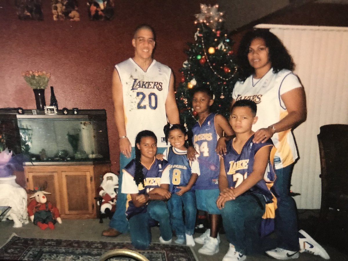 TheBlackTongan's tweet photo. βI took my baby pictures in a Laker Jerseyβ - a bandwagon fan #LakerNation https://t.co/hr2lzN63II
