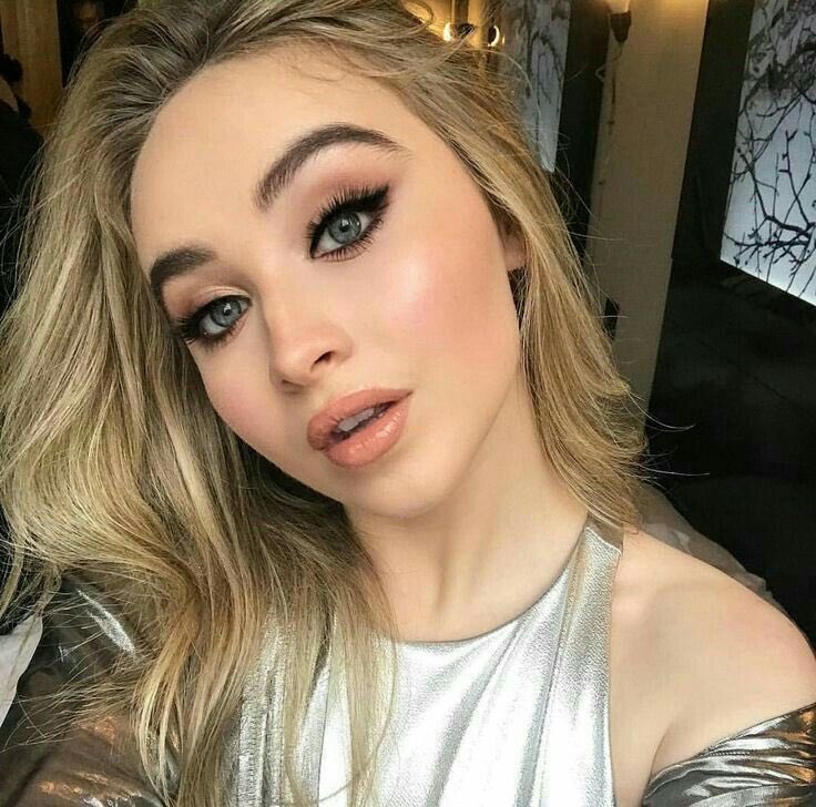 Sabrina Carpenter (Singer/Actress) Wiki, Height, Age, Boyfriend, Husband, Family, Biography & More Sabrina Carpenter on Twitter: "@bippitycabello @sabrinaspcllmn actually though I've never really felt threatened by another's eyebrows but... first time 4 every tin" / Twitter