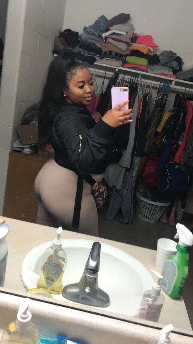 Jaimeeee____'s tweet photo. Stunting on my ex nigga I know he can’t stand it 🤤😈 https://t.co/rLkLmd0XzO