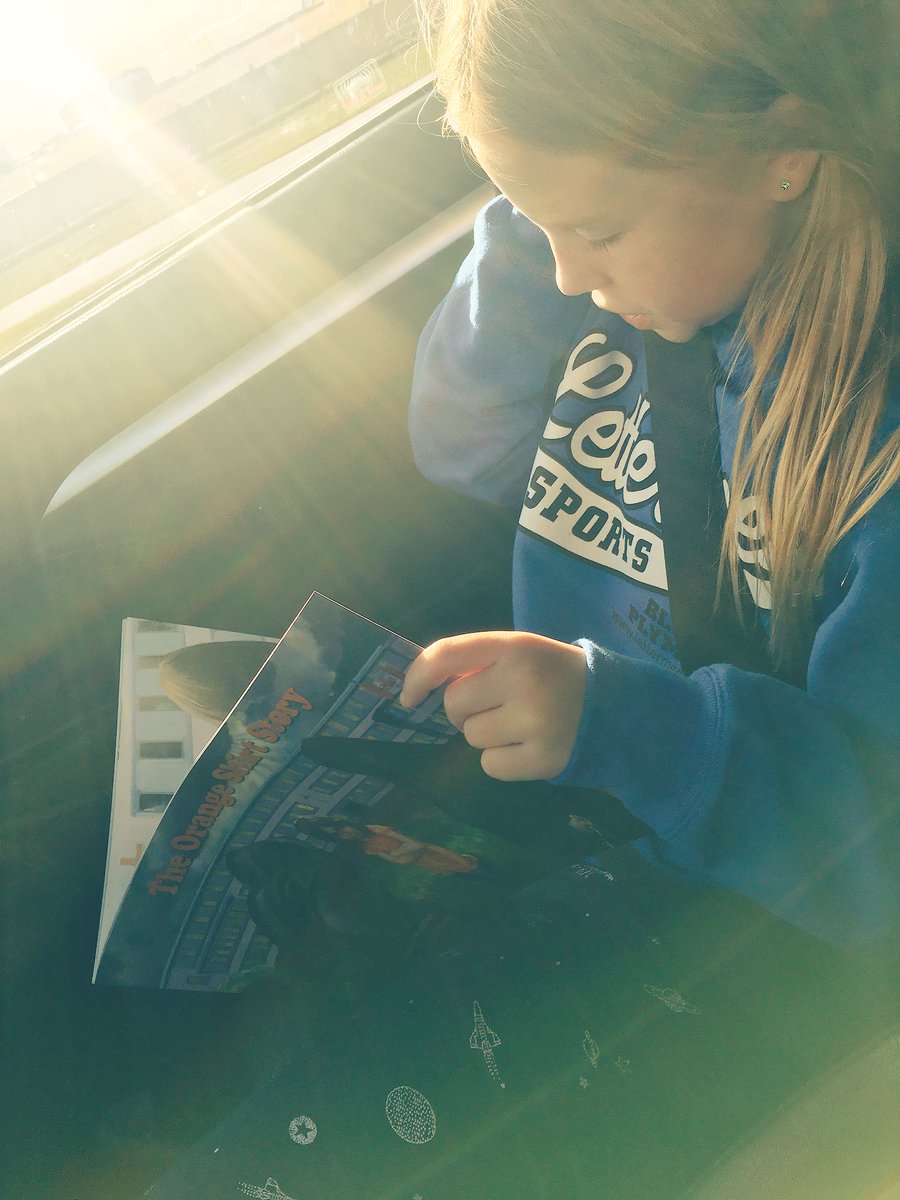 DanaJordan79's tweet photo. My little read me ‘The Orange Shirt Story’ on the way to hockey tonight. Great conversation about why #everyhildmatters #OrangeShirtDay2018 https://t.co/SjESN4fmFm