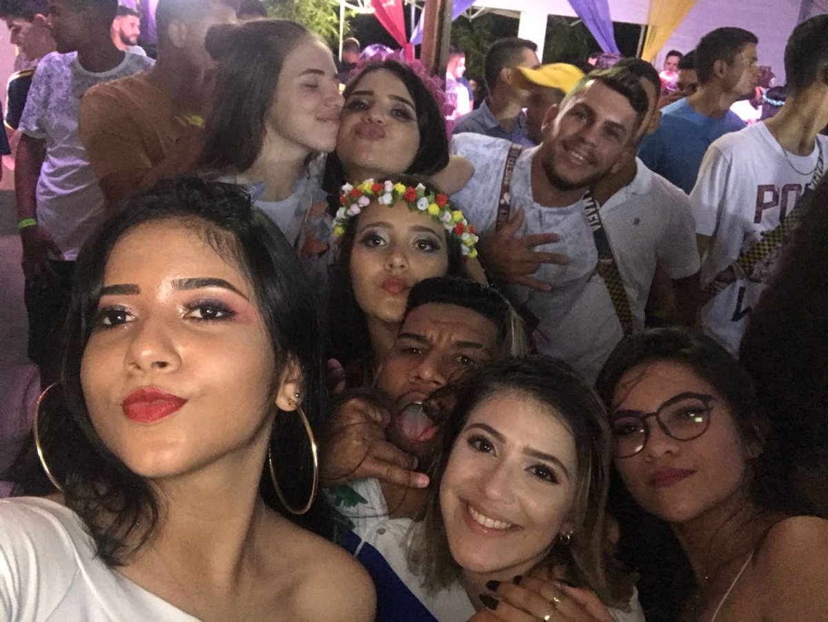 Dannysouzza77's tweet photo. Chamaa no probleminha bb
#BaileDoHawai #Extoouro #PorMaisMomentosAssim https://t.co/UTANYDLXxy