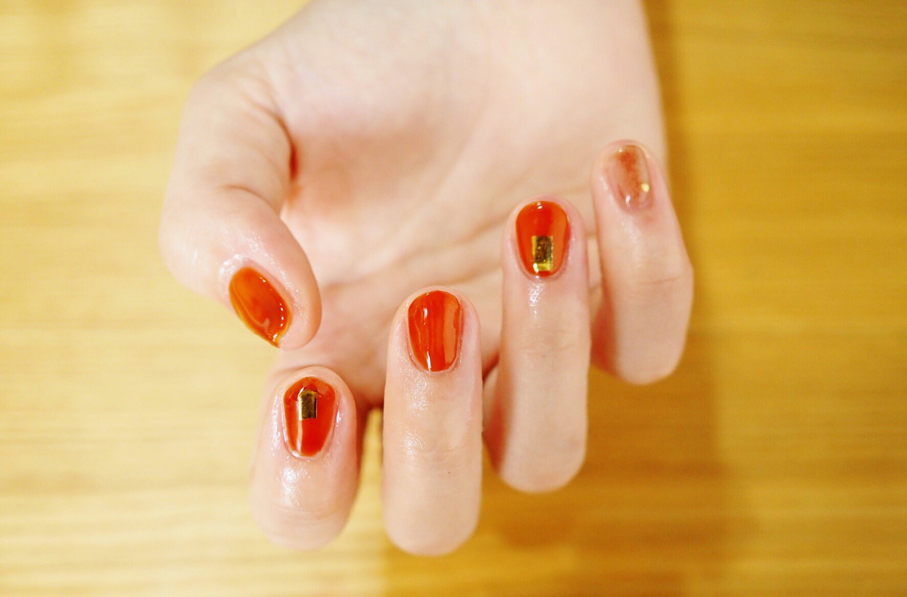 Nail Yumihari Pa Twitter モードなオレンジ秋ネイル くすみクリアオレンジに アクセントにファーカラーを 6800です Nail ネイル ネイルデザイン ショートネイル ナチュラルネイル ニュアンスネイル 秋ネイル シンプルネイル ベタ塗り モード ネイル