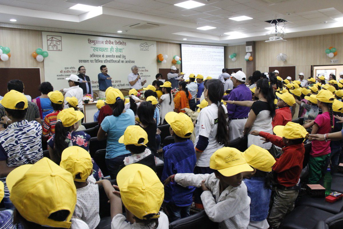 MoHUA_India's tweet photo. Sh. D. S. Mishra, @Secretary_MoHUA issued the #Swachhata pledge to all the participants, officials and students at the #SwachhataHiSeva event organised by Hindustan Prefab Limited in New Delhi. https://t.co/tT9B1zpKt4