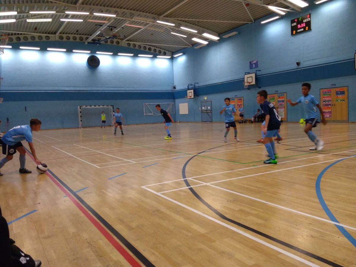 Big thanks @LDNEliteYouth for hosting @FutsalInstitute #Australia, hi-tempo, great skills, #Futsal making friends worldwide! @MavericksFutsal @TheDailyFutsal  @AustraliaToday