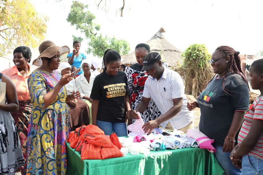 RootedLoveTrust's tweet photo. #SexualReproductiveHealth Seminar held in Tashinga community! We were pleased to be part of this #community in this way & leave some #ReusablePads for young #girls there! Thanks #TawananyashaNerudoFoundation for partnering with us. #Love #Unashamed #KeepGirlsinSchool #MenInvolved https://t.co/VjuRJ667oC